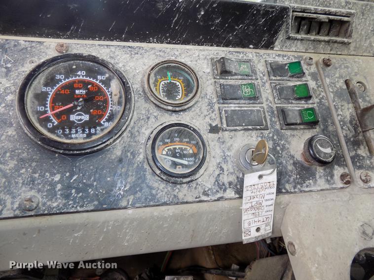 image for item DB8618 1996 Oshkosh S2146 ready mix truck