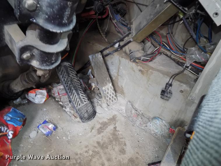 image for item DB8618 1996 Oshkosh S2146 ready mix truck