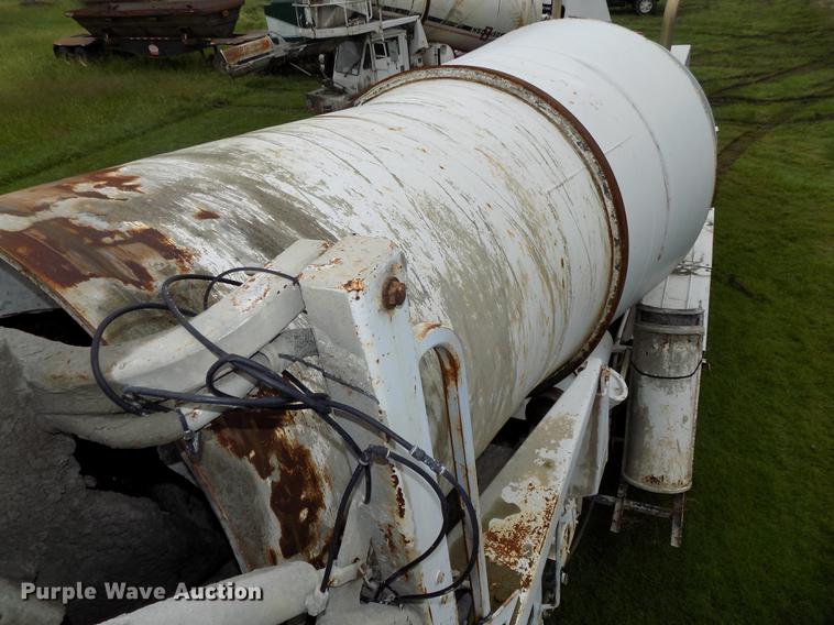 image for item DB8618 1996 Oshkosh S2146 ready mix truck