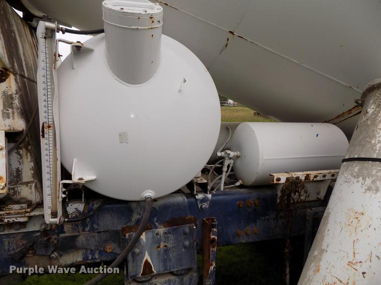 image for item DB8618 1996 Oshkosh S2146 ready mix truck