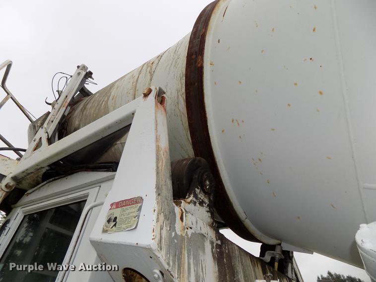 image for item DB8618 1996 Oshkosh S2146 ready mix truck