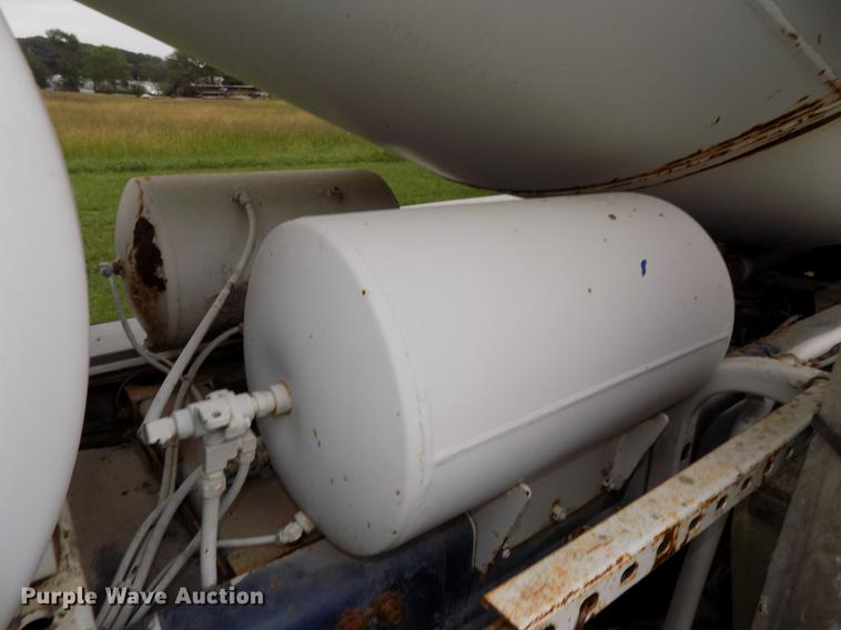 image for item DB8618 1996 Oshkosh S2146 ready mix truck