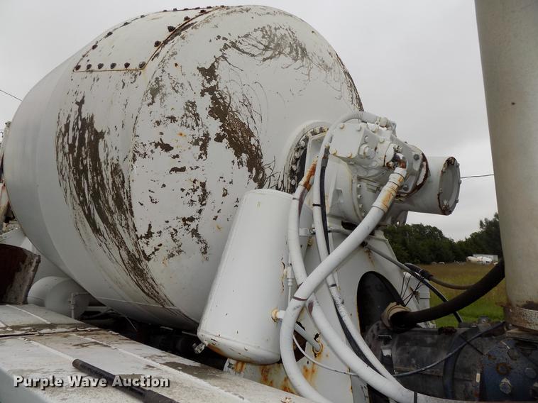 image for item DB8618 1996 Oshkosh S2146 ready mix truck