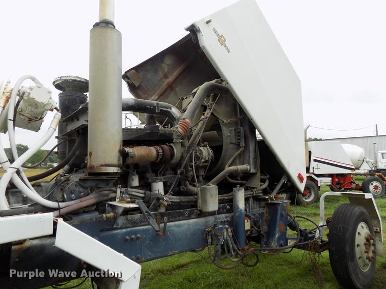 image for item DB8618 1996 Oshkosh S2146 ready mix truck