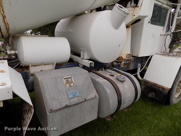 image for item DB8618 1996 Oshkosh S2146 ready mix truck