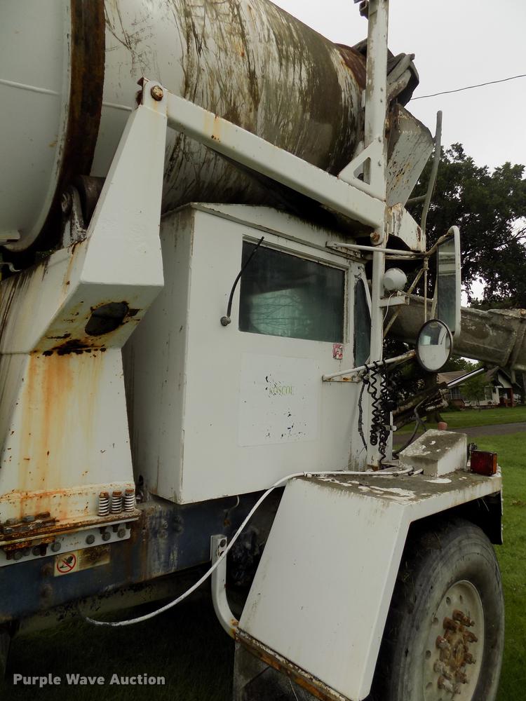 image for item DB8618 1996 Oshkosh S2146 ready mix truck