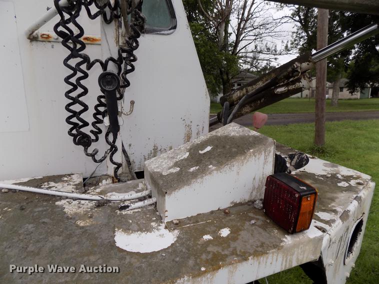 image for item DB8618 1996 Oshkosh S2146 ready mix truck