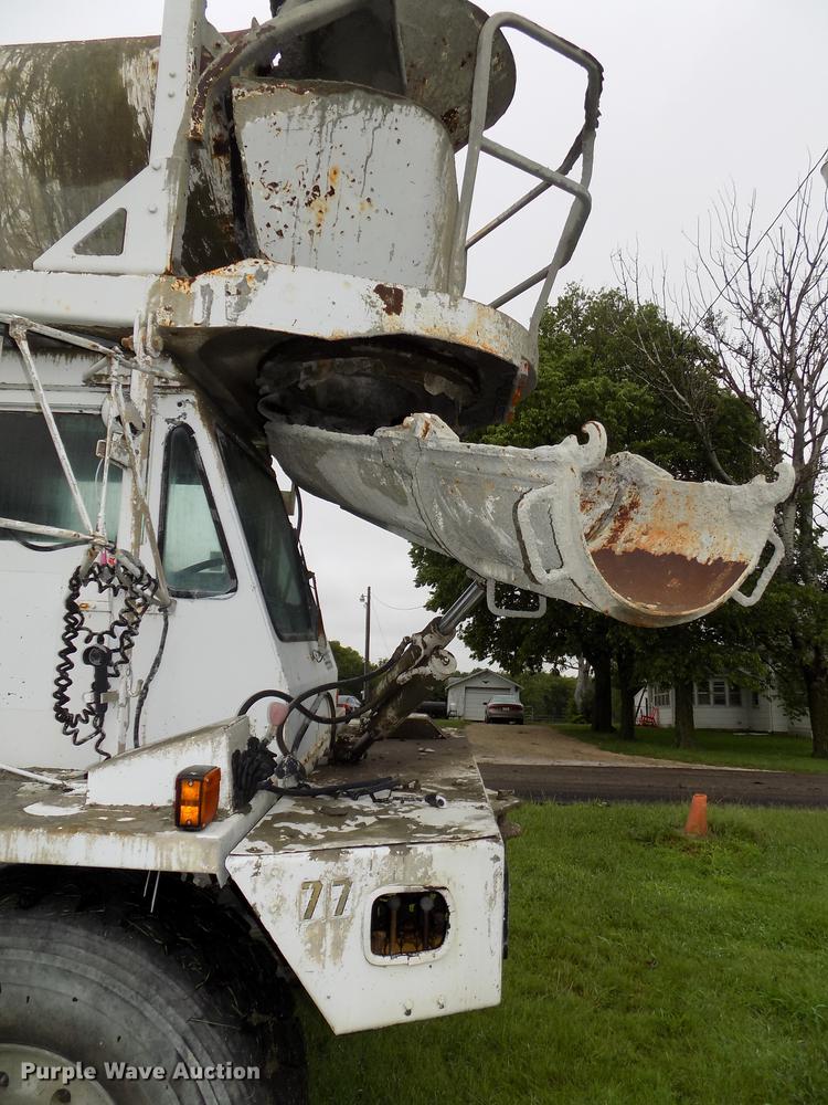 image for item DB8618 1996 Oshkosh S2146 ready mix truck