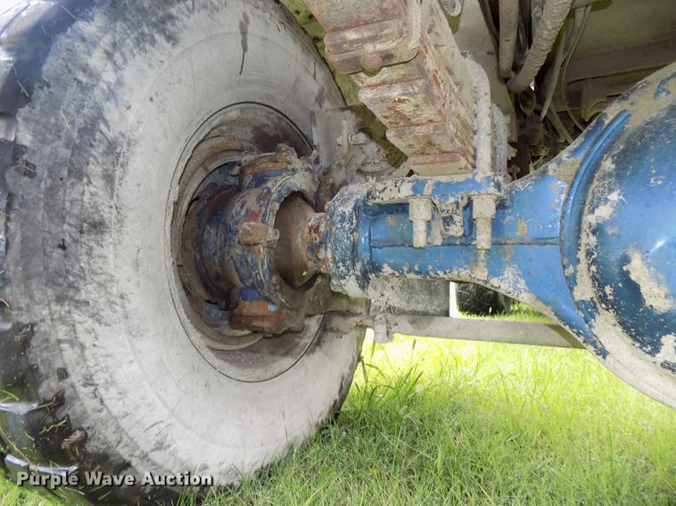 image for item DB8618 1996 Oshkosh S2146 ready mix truck