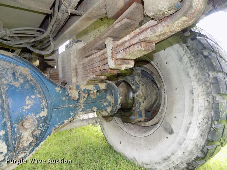 image for item DB8618 1996 Oshkosh S2146 ready mix truck