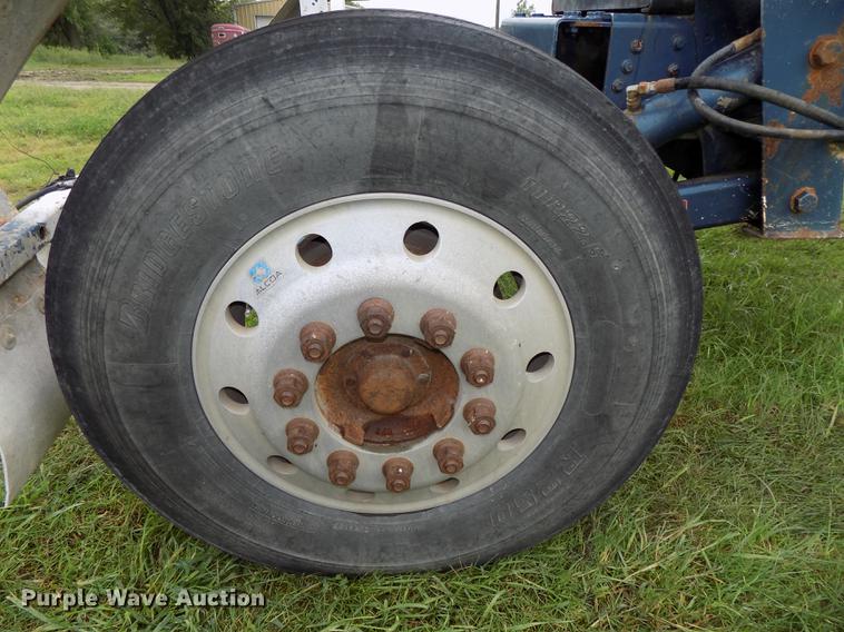 image for item DB8618 1996 Oshkosh S2146 ready mix truck