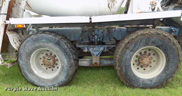 image for item DB8618 1996 Oshkosh S2146 ready mix truck