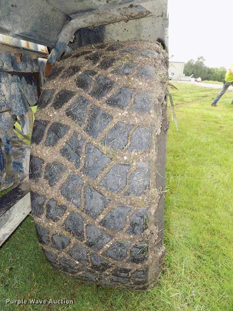 image for item DB8618 1996 Oshkosh S2146 ready mix truck