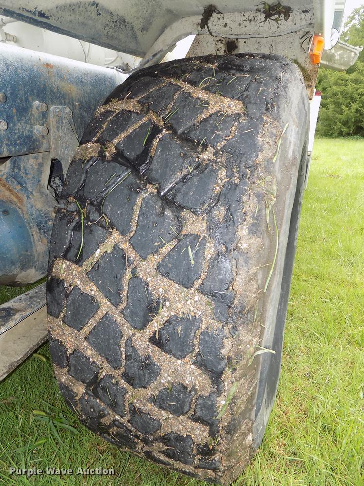 image for item DB8618 1996 Oshkosh S2146 ready mix truck