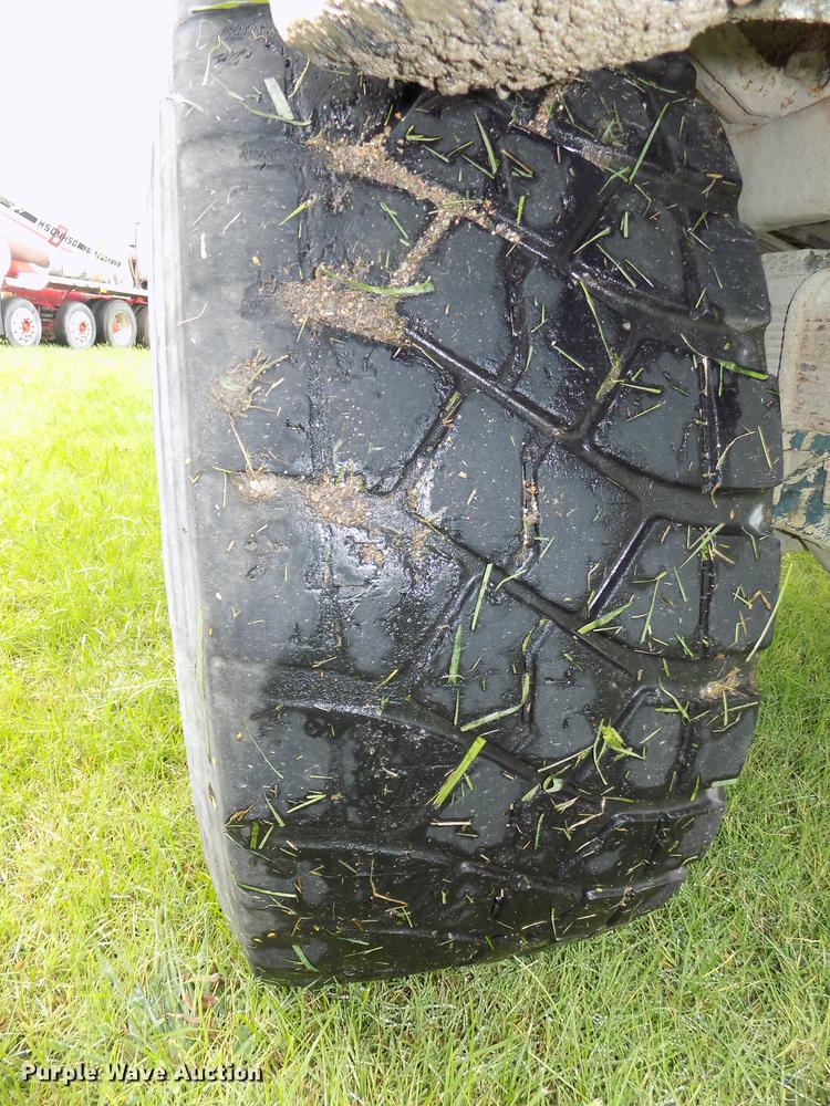 image for item DB8618 1996 Oshkosh S2146 ready mix truck