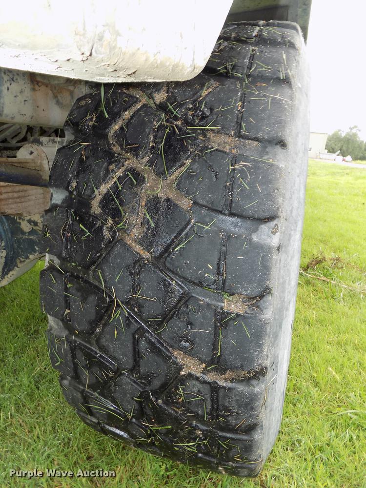 image for item DB8618 1996 Oshkosh S2146 ready mix truck