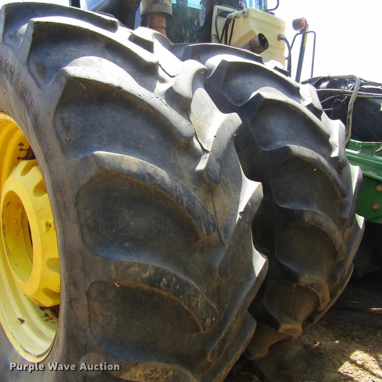 image for item DC0046 2005 John Deere 9520 4WD tractor