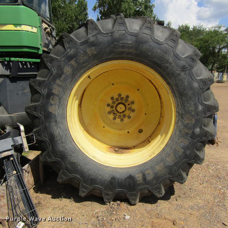 image for item DC0046 2005 John Deere 9520 4WD tractor