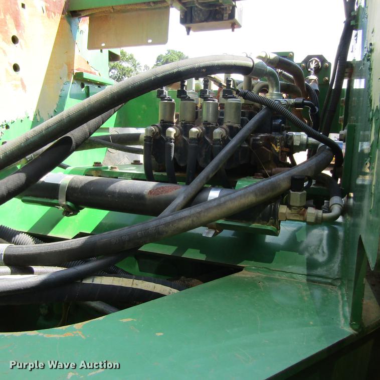 image for item DC0046 2005 John Deere 9520 4WD tractor