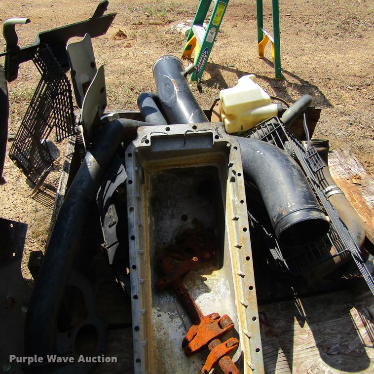 image for item DC0046 2005 John Deere 9520 4WD tractor