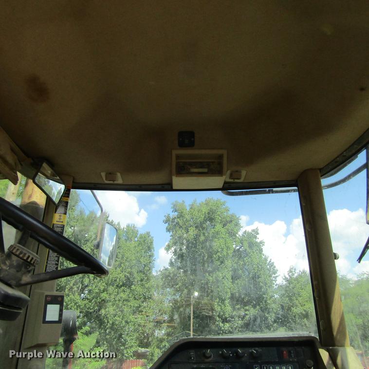 image for item DC0046 2005 John Deere 9520 4WD tractor