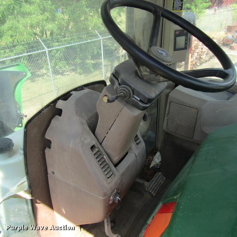 image for item DC0046 2005 John Deere 9520 4WD tractor