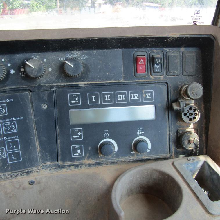 image for item DC0046 2005 John Deere 9520 4WD tractor