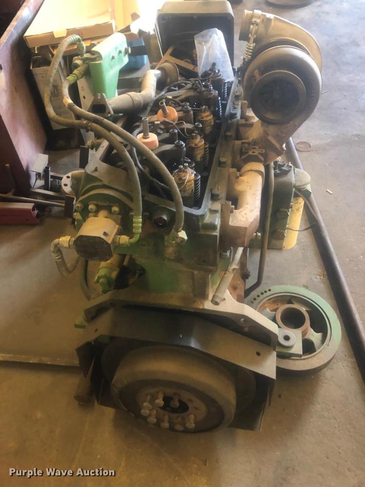 image for item DC0046 2005 John Deere 9520 4WD tractor