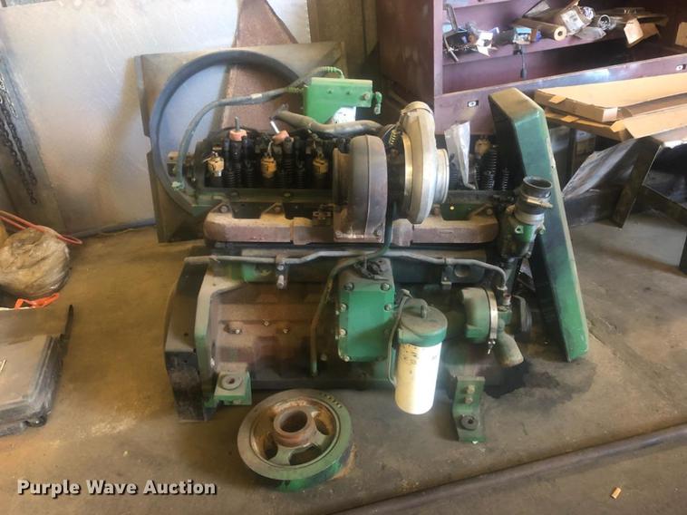 image for item DC0046 2005 John Deere 9520 4WD tractor