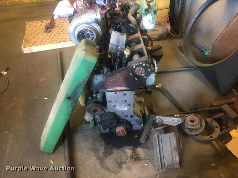 image for item DC0046 2005 John Deere 9520 4WD tractor