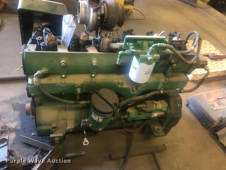 image for item DC0046 2005 John Deere 9520 4WD tractor