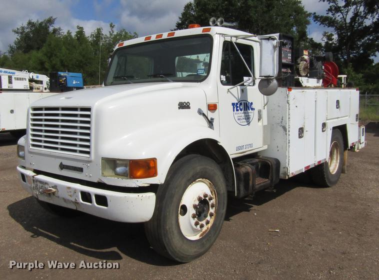 image for item DC0048 1998 International 4900 service truck with crane