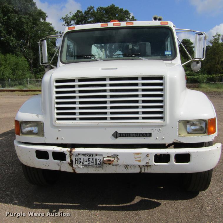 image for item DC0048 1998 International 4900 service truck with crane
