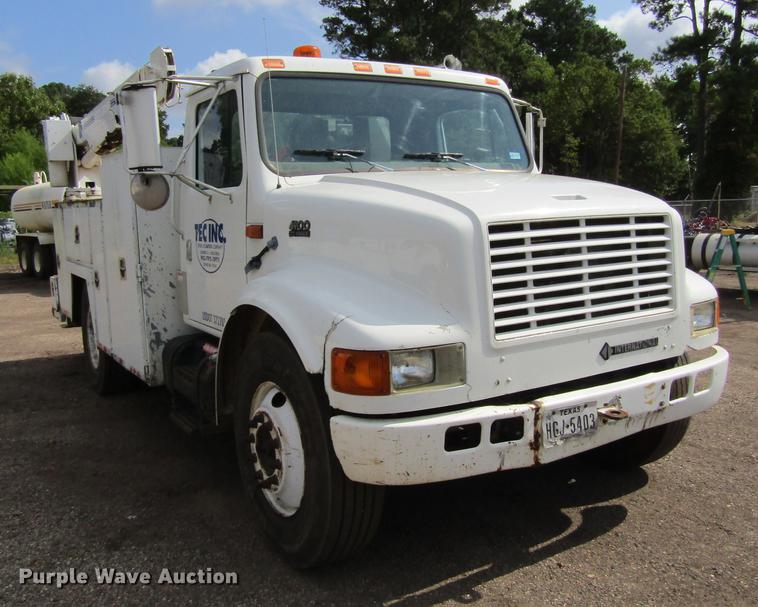 image for item DC0048 1998 International 4900 service truck with crane