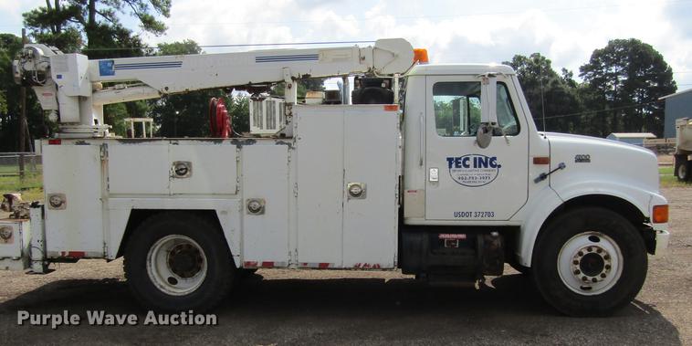 image for item DC0048 1998 International 4900 service truck with crane
