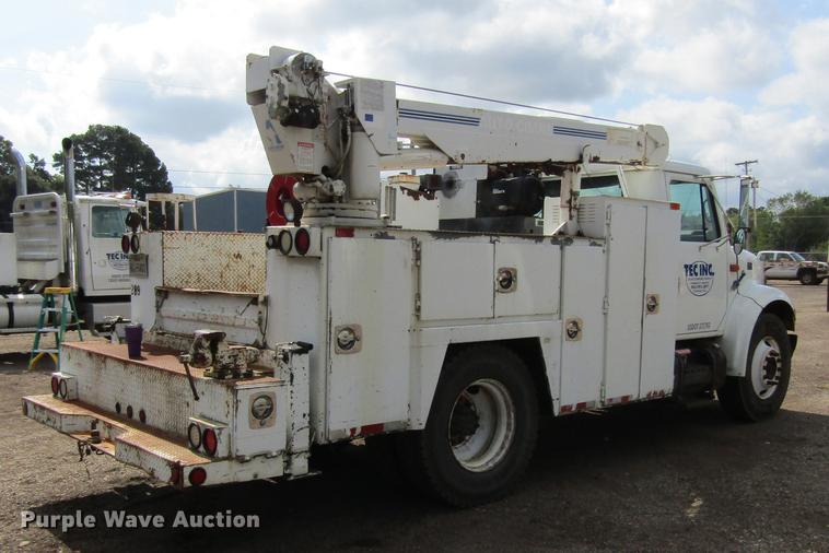 image for item DC0048 1998 International 4900 service truck with crane