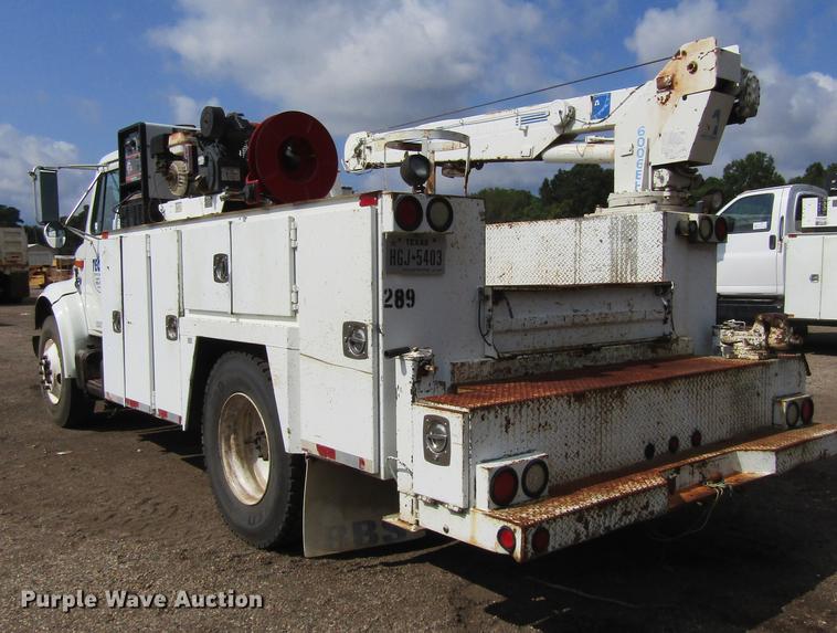 image for item DC0048 1998 International 4900 service truck with crane