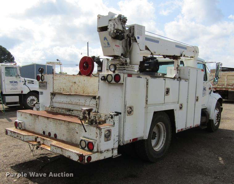 image for item DC0048 1998 International 4900 service truck with crane