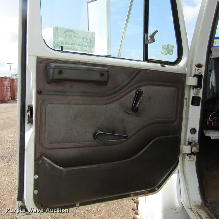 image for item DC0048 1998 International 4900 service truck with crane