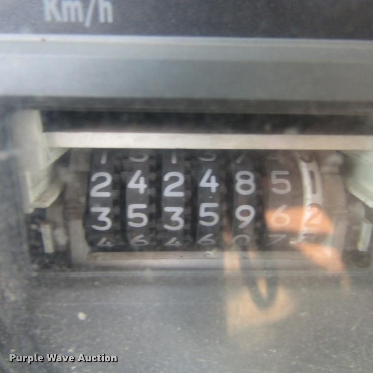 image for item DC0048 1998 International 4900 service truck with crane