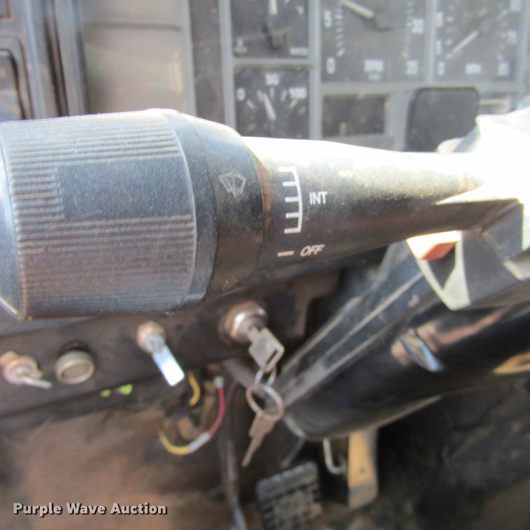 image for item DC0048 1998 International 4900 service truck with crane