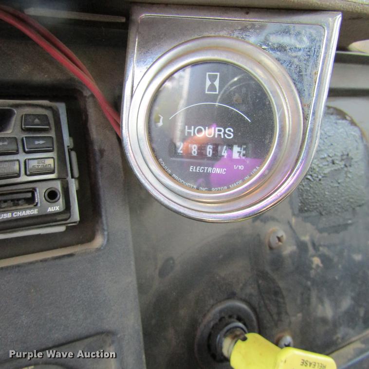 image for item DC0048 1998 International 4900 service truck with crane