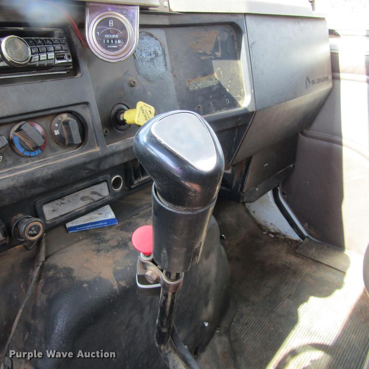 image for item DC0048 1998 International 4900 service truck with crane