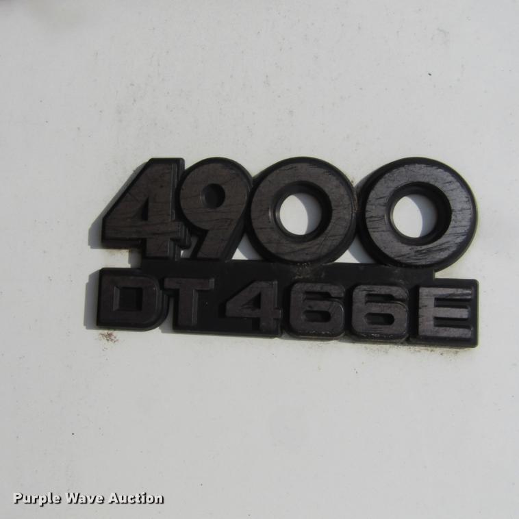 image for item DC0048 1998 International 4900 service truck with crane