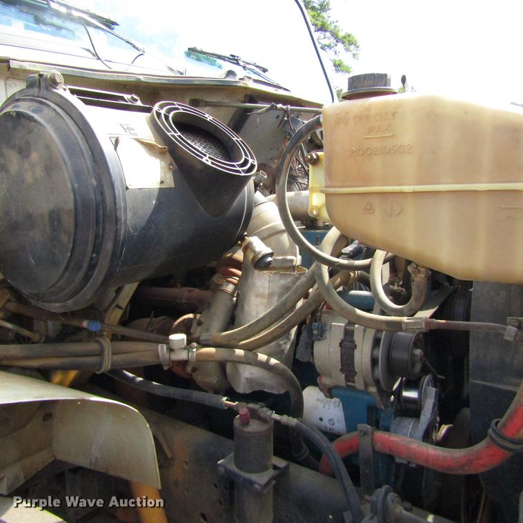 image for item DC0048 1998 International 4900 service truck with crane