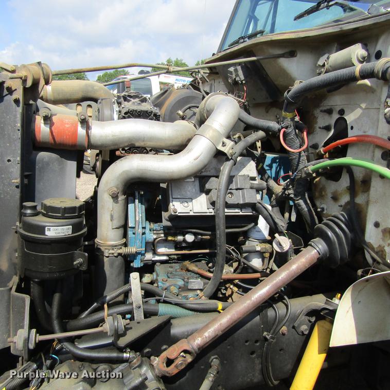 image for item DC0048 1998 International 4900 service truck with crane