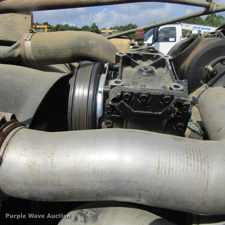 image for item DC0048 1998 International 4900 service truck with crane