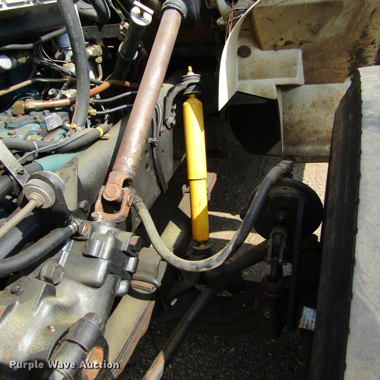 image for item DC0048 1998 International 4900 service truck with crane