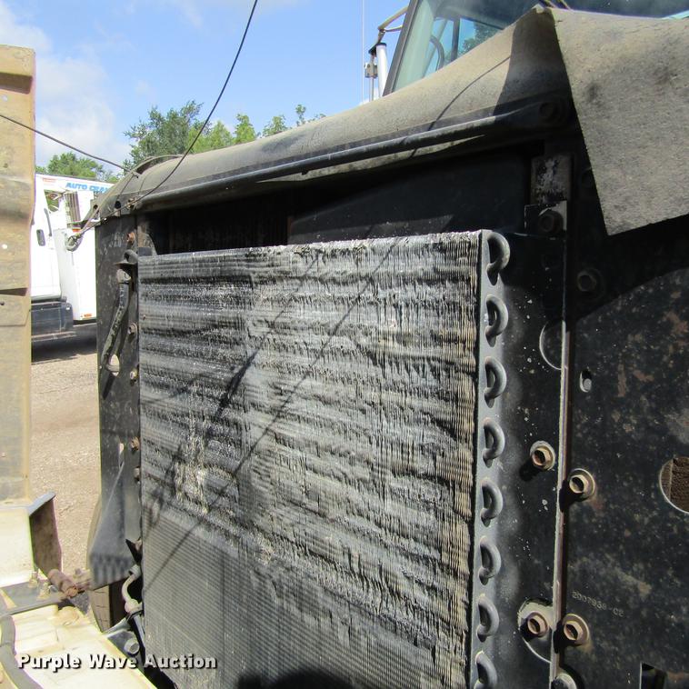 image for item DC0048 1998 International 4900 service truck with crane