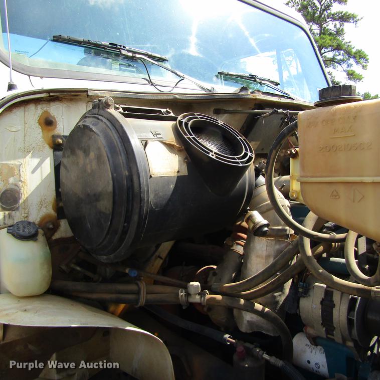 image for item DC0048 1998 International 4900 service truck with crane